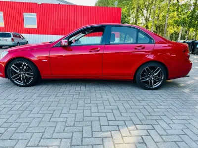 Gebraucht Mercedes C200 136 PS (100 kW) 2011 Rot Limousine