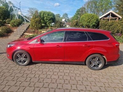 Gebraucht Ford Focus Titanium 120 PS (88 kW) 2016 Rot Kombi