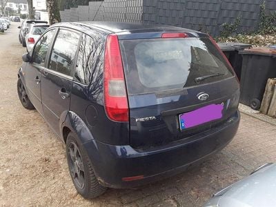 Second-hand Ford Fiesta 69 CP (50 kW) 2005 Albastru Hatchback