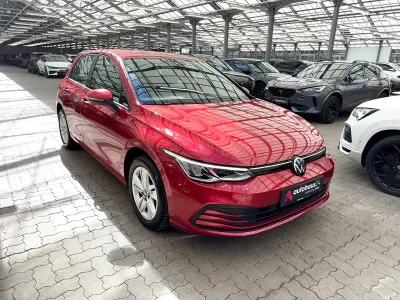 Occasion VW Golf VIII Life 131 ch (96 kW) 2022 Rouge Berline