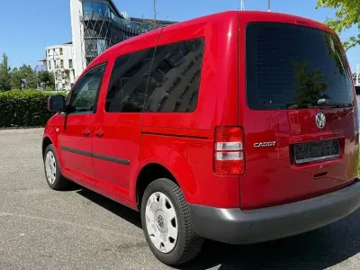 Gebraucht VW Caddy Trendline 102 PS (75 kW) 2015 Rot Van / Kleinbus
