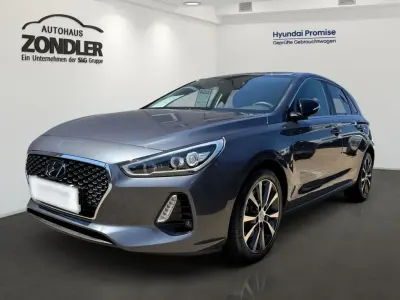 Gebraucht Hyundai i30 Intro Edition 140 PS (102 kW) 2017 Micron grey / met Limousine