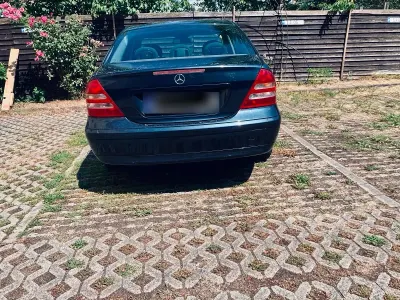 Gebraucht Mercedes C180 143 PS (105 kW) 2003 Blau Limousine
