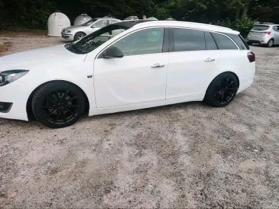 Gebraucht Opel Insignia 195 PS (143 kW) 2014 Weiß Kombi