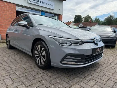 Gebraucht VW Golf VIII Move 150 PS (110 kW) 2023 Grau Limousine