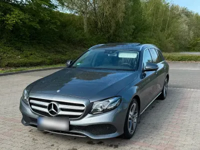 Używany Mercedes E220 Avantgarde 194 KM (142 kW) 2017 Szary Kombi