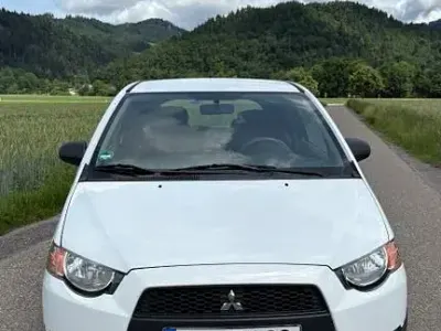 Gebraucht Mitsubishi Colt 75 PS (55 kW) 2010 Weiß Kleinwagen