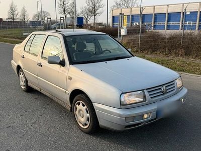 Gebraucht VW Vento 102 PS (75 kW) 1996 Silber Limousine