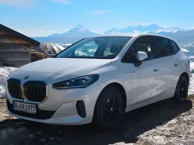 Gebraucht BMW 218 Active Tourer 150 PS (110 kW) 2023 Weiß Van / Kleinbus