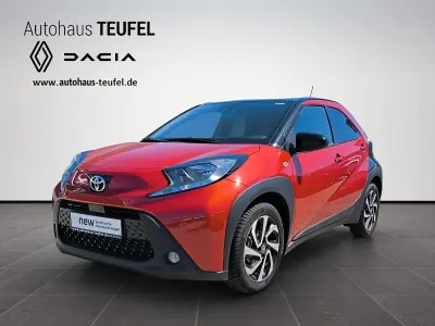 Gebraucht Toyota Aygo X Touch 72 PS (52 kW) 2024 Rot SUV