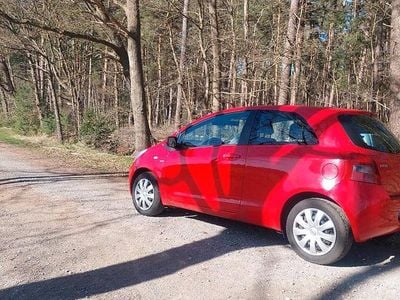 Usata Toyota Yaris 90 CV (66 kW) 2007 Rosso Utilitaria