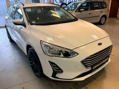 Gebraucht Ford Focus Trend 95 PS (69 kW) 2019 Frozen white Kombi