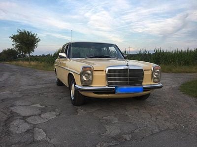 Gebraucht Mercedes 200 54 PS (39 kW) 1974 Gelb Limousine