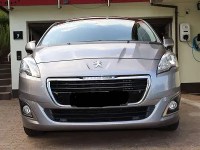 Gebraucht Peugeot 5008 Business-Line 150 PS (110 kW) 2015 Silber Van / Kleinbus