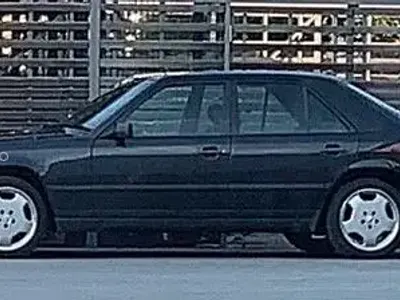 Gebraucht Mercedes E260 160 PS (117 kW) 1988 Schwarz Limousine