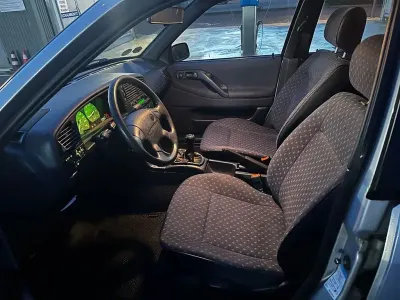 Gebraucht VW Passat 75 PS (55 kW) 1994 Silber Limousine
