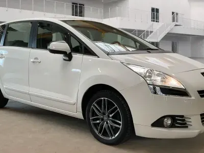 Gebraucht Peugeot 5008 Active 120 PS (88 kW) 2013 Weiß Van / Kleinbus