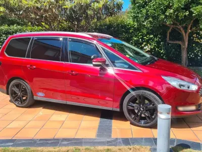 Używany Ford Galaxy Titanium 179 KM (131 kW) 2018 Czerwony Minivan
