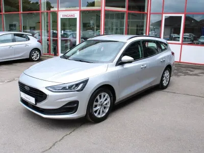 Używany Ford Focus Cool & Connect 120 KM (88 kW) 2022 Srebrny Sedan/Limuzyna