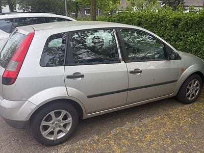Usata Ford Fiesta 69 CV (50 kW) 2005 Argento Utilitaria