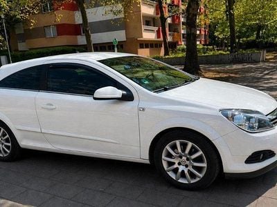 Second-hand Opel Astra GTC 90 CP (66 kW) 2008 Alb Coupe