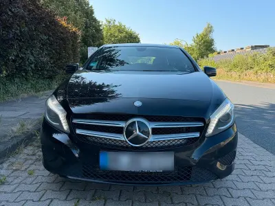 Gebraucht Mercedes A180 109 PS (80 kW) 2013 Schwarz Kleinwagen