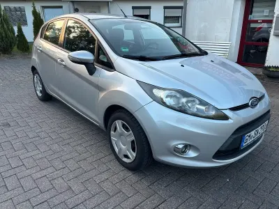 Gebraucht Ford Fiesta Trend 95 PS (69 kW) 2012 Silber Limousine
