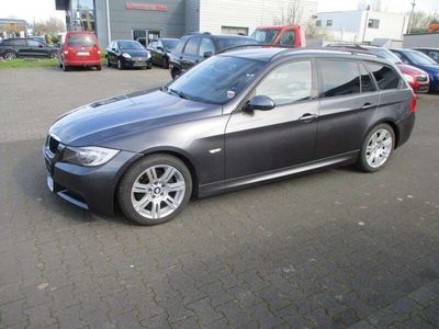 gebraucht BMW 320 320 i Touring Aut.2 x M Paket Navi Leder Xenon Alu