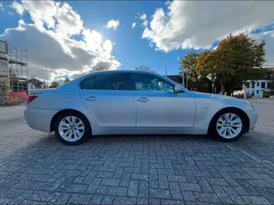 Second-hand BMW 525 177 CP (130 kW) 2006 Argintiu Berlinǎ