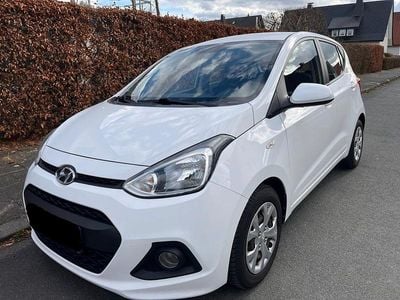 Gebraucht Hyundai i10 69 PS (50 kW) 2016 Weiß Kleinwagen