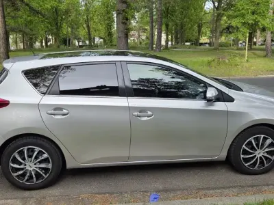 Gebraucht Toyota Auris Executive 136 PS (100 kW) 2015 Silber Limousine