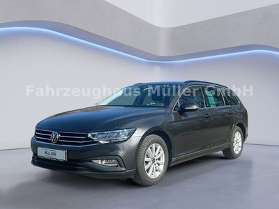 Gebraucht VW Passat Basis 122 PS (89 kW) 2022 Grau Kombi