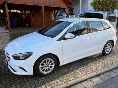 Usado Mercedes B200 Progressive 163 HP (119 kW) 2020 Branco Monovolume
