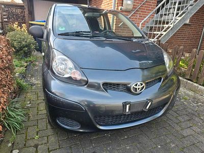 Gebraucht Toyota Aygo 68 PS (50 kW) 2009 Grau Kleinwagen