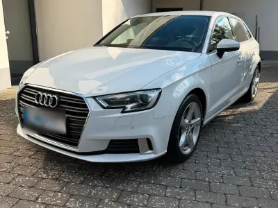 Gebraucht Audi A3 Sportback Sport 116 PS (85 kW) 2018 Weiß Kleinwagen
