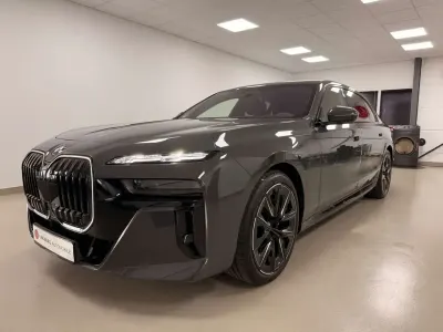 Gebraucht BMW 740 M Sport 299 PS (219 kW) 2025 Dravitgrau metallic Limousine