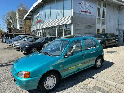 Gebraucht Toyota Starlet 75 PS (55 kW) 1996 Blau Kleinwagen