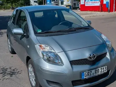 Gebraucht Toyota Yaris Sol 101 PS (74 kW) 2009 Grau Kleinwagen