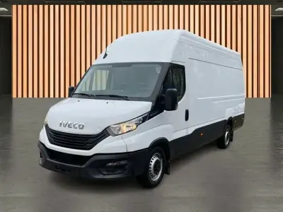 Gebraucht Iveco Daily 175 PS (128 kW) 2023 Weiß white ic 194 Van