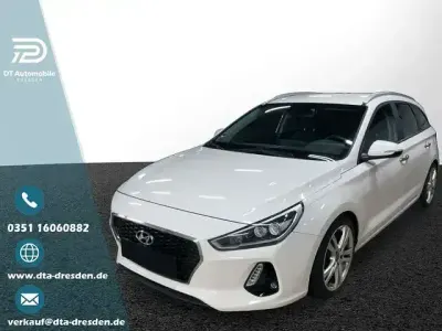 Gebraucht Hyundai i30 140 PS (102 kW) 2017 Weiß Limousine