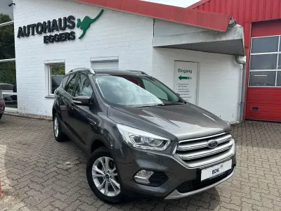 Gebraucht Ford Kuga Titanium 150 PS (110 kW) 2017 Grau SUV
