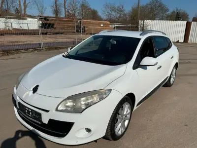 Gebraucht Renault Mégane Luxe 131 PS (96 kW) 2010 Weiß Limousine