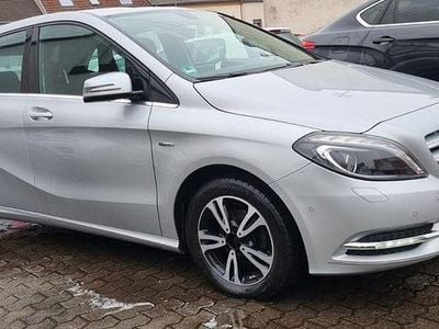 Gebraucht Mercedes B180 109 PS (80 kW) 2012 Silber Van / Kleinbus