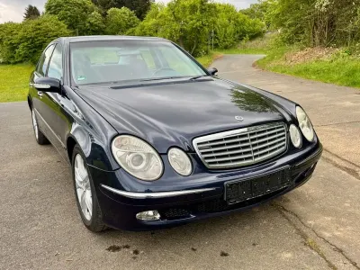 Gebraucht Mercedes E240 Elegance 177 PS (130 kW) 2004 Blau Limousine