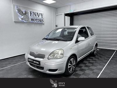 Second-hand Toyota Yaris Sol 87 CP (63 kW) 2004 Argintiu Coupe