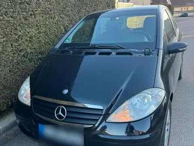 Używany Mercedes A180 102 KM (75 kW) 2007 Czarny Sedan/Limuzyna