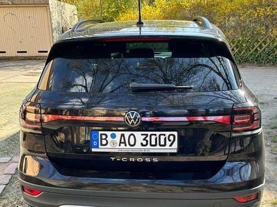 Second-hand VW T-Cross Move 95 CP (69 kW) 2023 Negru SUV