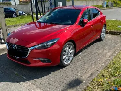 Używany Mazda 3 Kizoku 120 KM (88 kW) 2018 Czerwony Sedan/Limuzyna