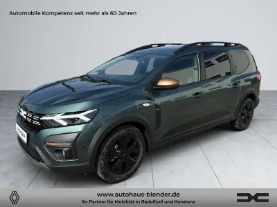 Neu Dacia Jogger Extreme 141 PS (103 kW) 2026 Zedergrün Van / Kleinbus