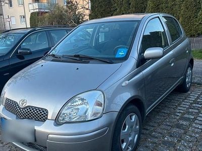 Gebraucht Toyota Yaris 87 PS (63 kW) 2004 Silber Kleinwagen